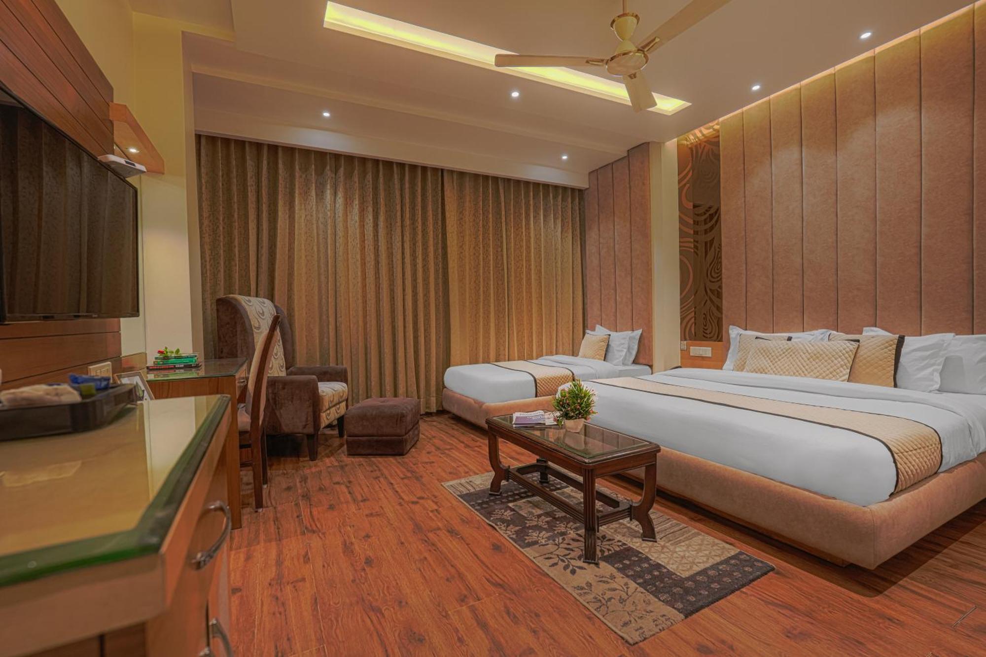 Csjs Inn Hotel アムリトサル エクステリア 写真
