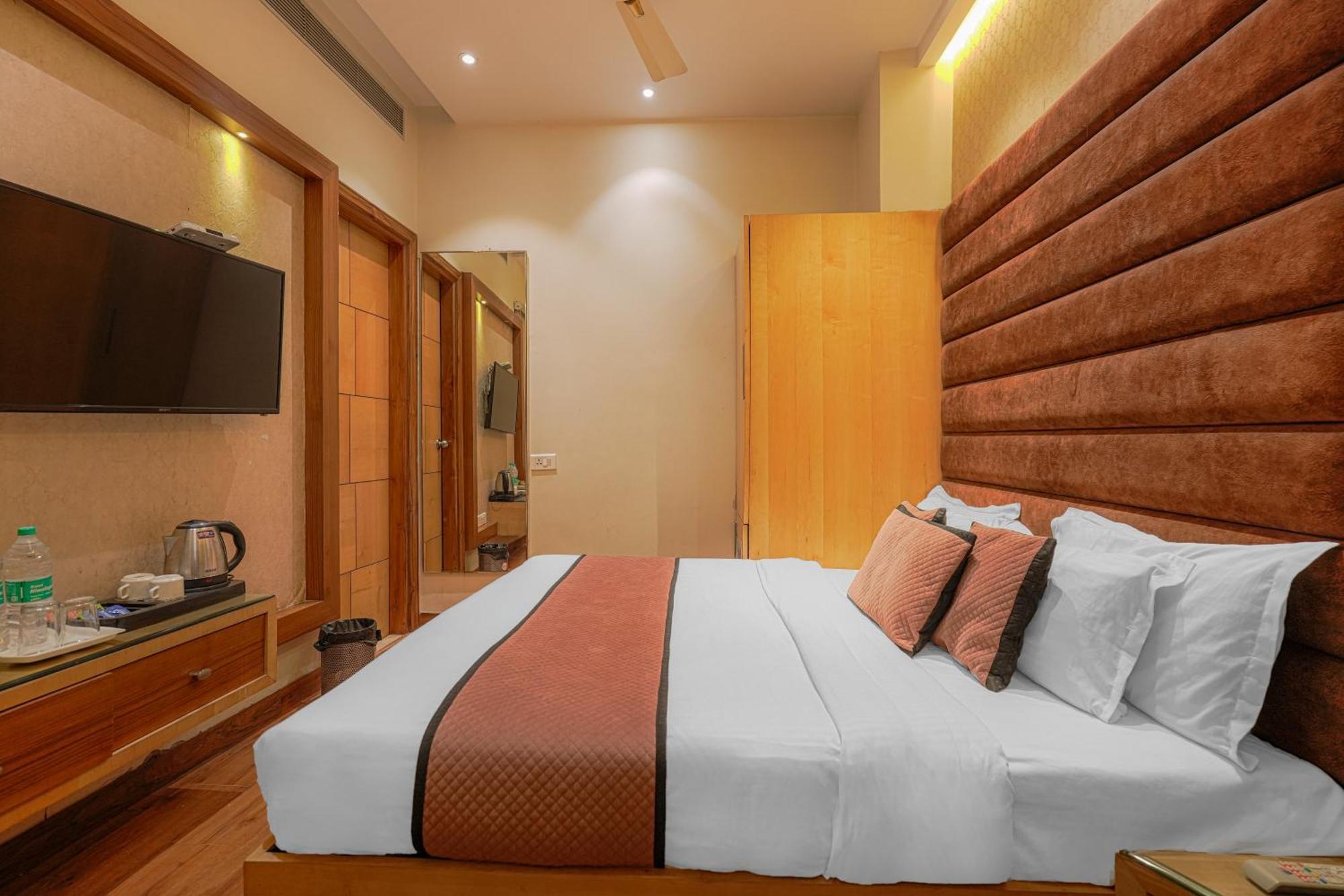 Csjs Inn Hotel アムリトサル エクステリア 写真