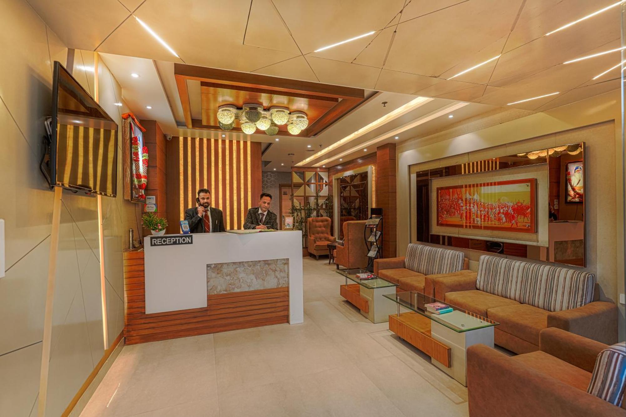 Csjs Inn Hotel アムリトサル エクステリア 写真